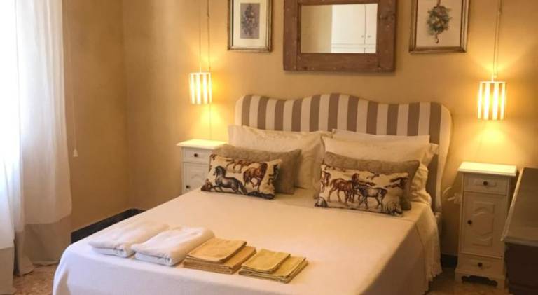 Rental apartment with 2 rooms for 5 persons in Fermo