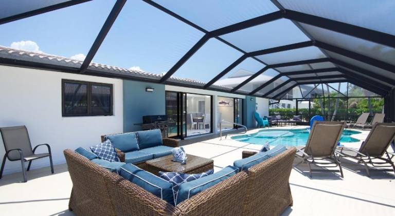 Vacation home with pool — photo 4