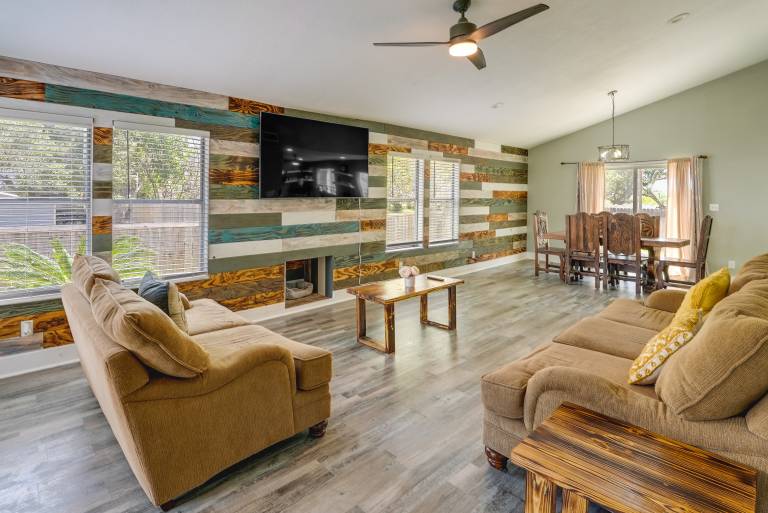 Hot Tub & Fire Pit: Rockport Vacation Rental! in Rockport, TX