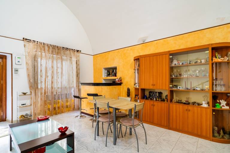 Apartment with barbeque & patio | City view — photo 3