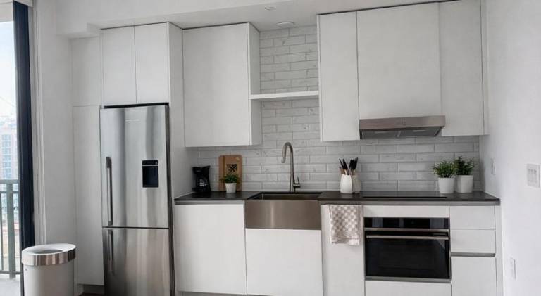 Holiday apartment with pool & jacuzzi | Next to Bayside Marketplace — photo 4