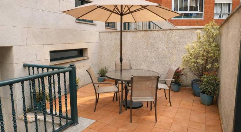 Apartment with patio — photo 5