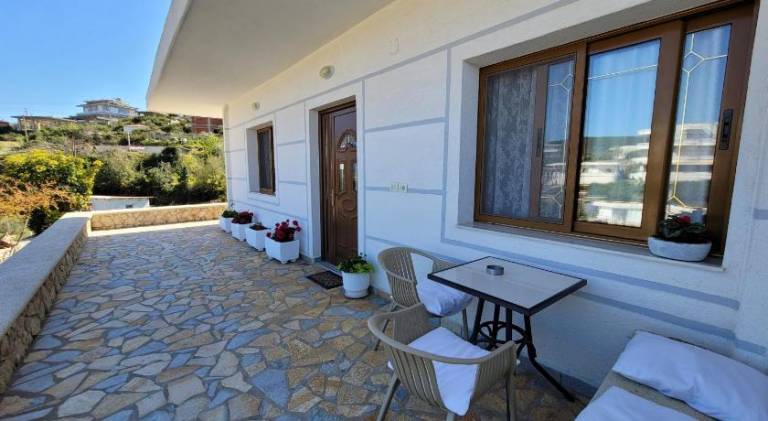 House with barbeque, yard & terrace | Next to the beach | Good for workation | Pet-friendly — photo 5