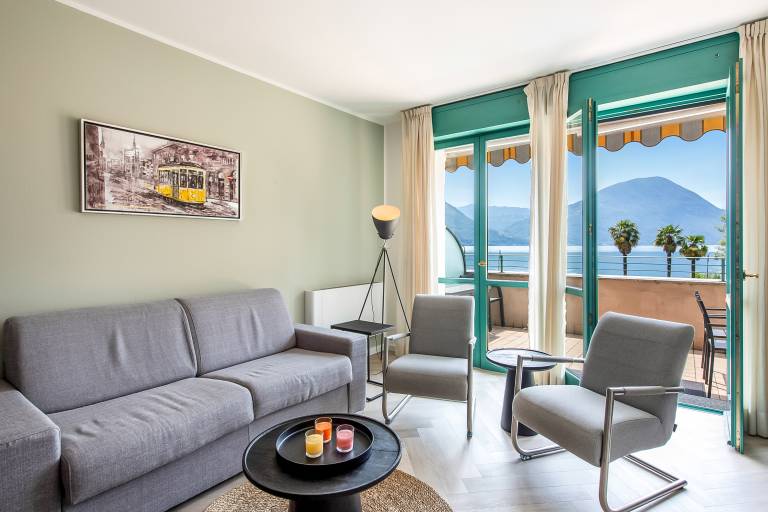 Family-friendly rental apartment with patio | Lake view | Beach nearby | Pet-friendly — photo 2