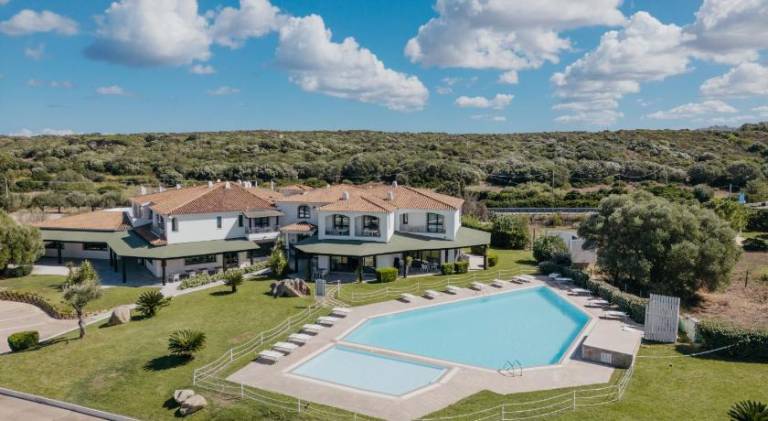 Serviced apartment with pool, yard & patio in Santa Teresa di Gallura