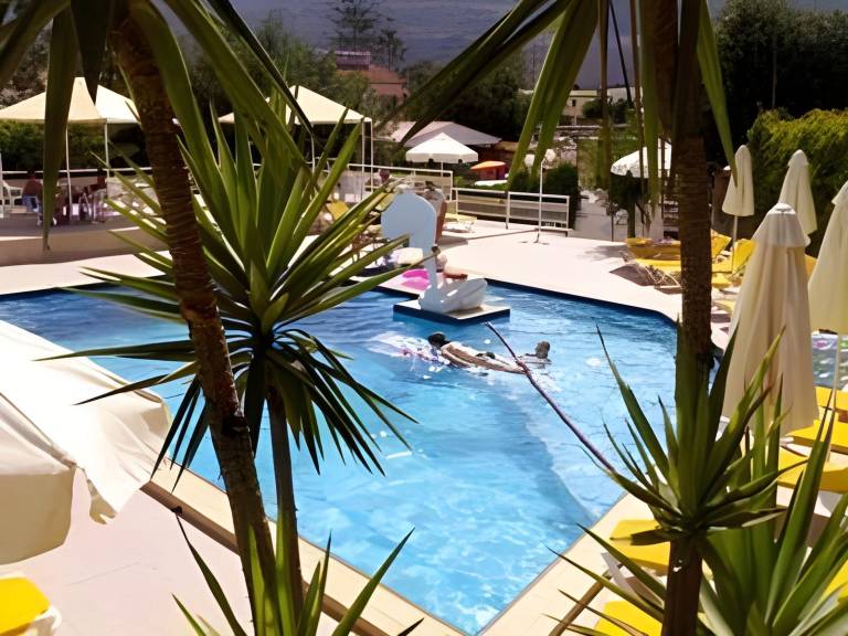 Serviced apartment with barbecue, garden & terrace in Hersonissos