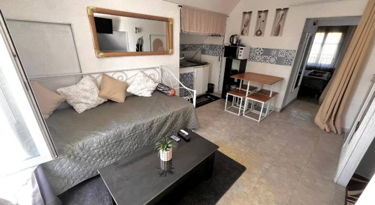 Holiday apartment with 1 room for 3 persons in Creteil