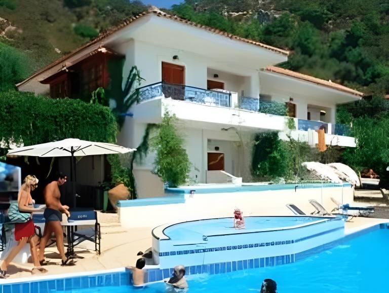 Serviced apartment with yard, pool & terrace | Close to the beach | Pets allowed in Samos