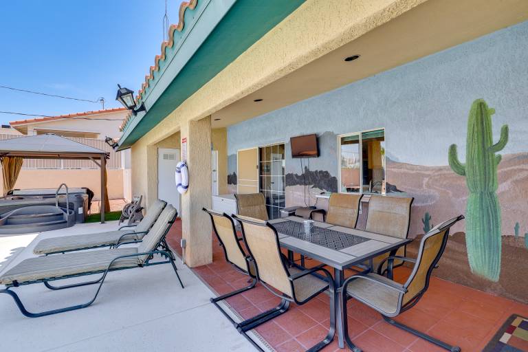 Pool & Hot Tub: Pet-Friendly Lake Havasu Home! — photo 2