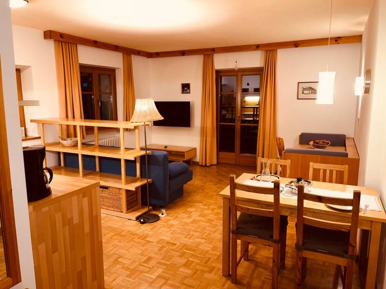 Holiday Apartment 'Residenz Zirmer Wohnung Feuer' with Mountain View, Shared Garden and Wi-Fi — photo 2