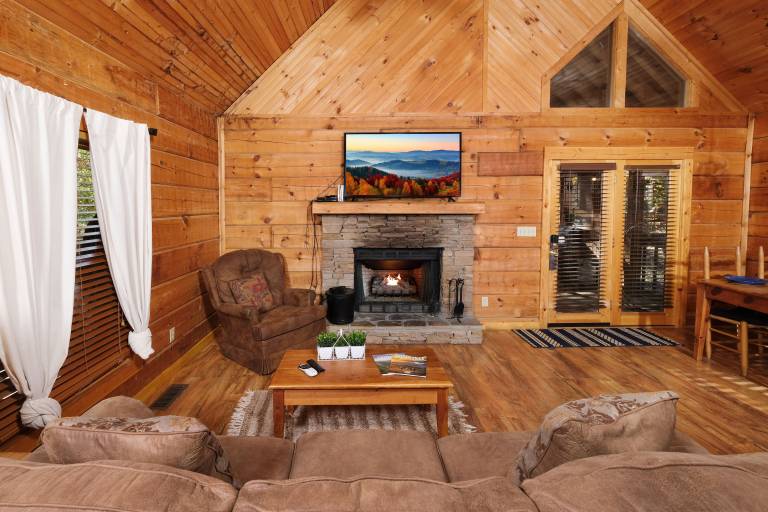 Romantic Fireplace & Hot Tub - A Mountain Surprise — photo 5