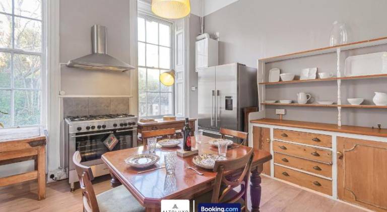 The Ritz 2 Bedroom Serviced Apartment By AltoLuxoExperience Short Lets & Serviced Accommodation With — photo 3