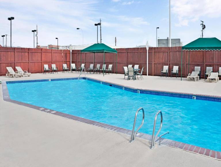 Ramada by Wyndham Reno Hotel and Casino — photo 4