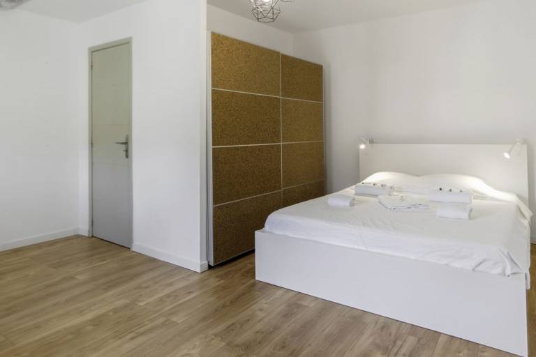 Family-oriented holiday apartment | Next to Popes' Palace | Suitable for remote work | Pets allowed — photo 3