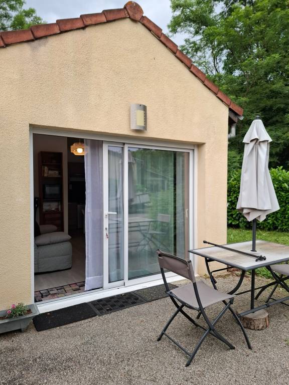 Studio Apartment 'Jardin Fleuri - Proche Foix' with Mountain View, Private Terrace and Wi-Fi — photo 2