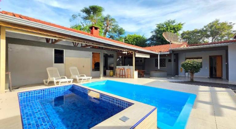 Vacation home with pool in Sao Roque