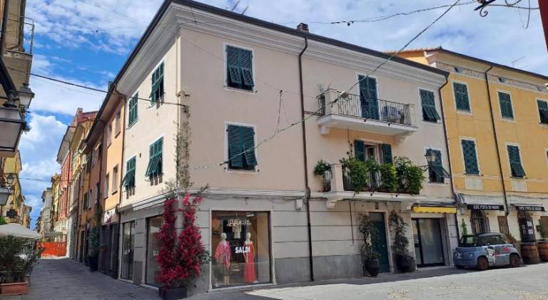 Rental apartment with patio in Sarzana
