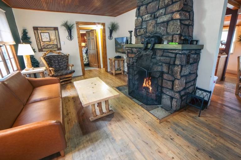 Cabin with private pool & terrace — photo 3