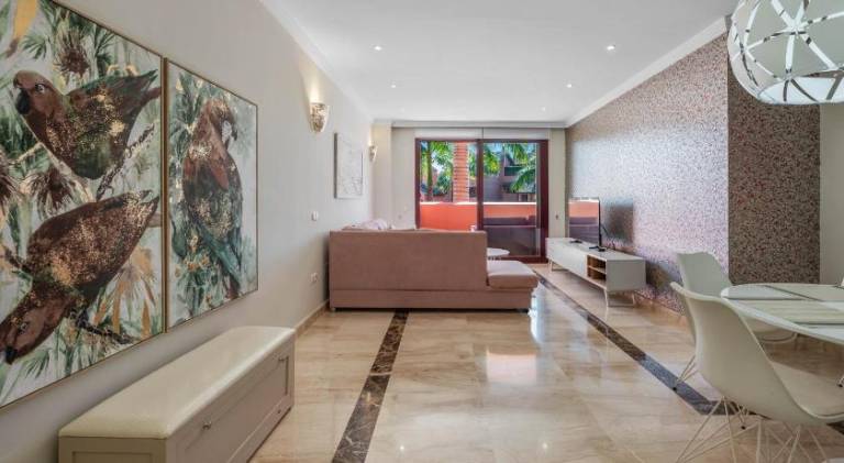 Apartment with pool — photo 3