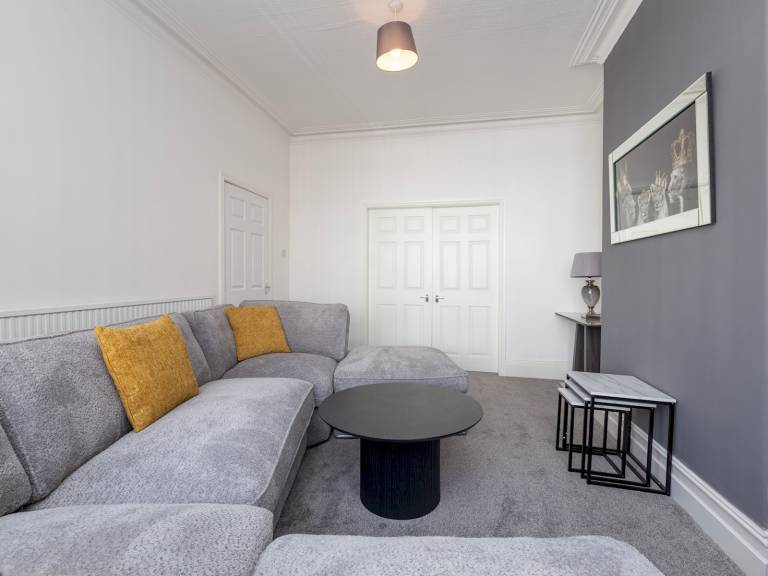 Big vacation home with fast internet | Dogs allowed in Darlington