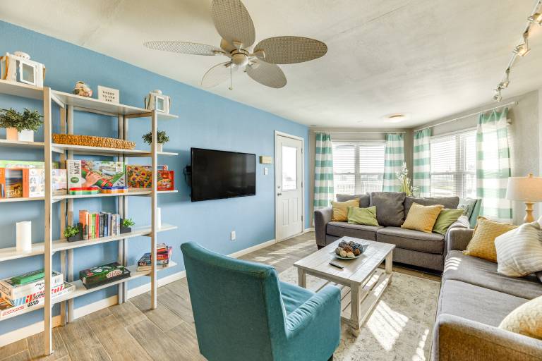 Balcony, Pool & Beach Access: Port Aransas Condo! — photo 3