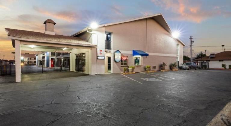 Travel Inn in Phoenix, AZ