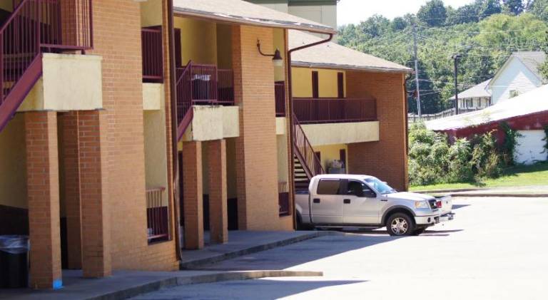 Holiday Lodge & Suites — photo 5