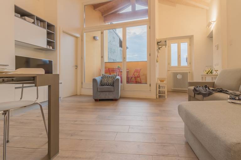 Rental apartment with patio — photo 2