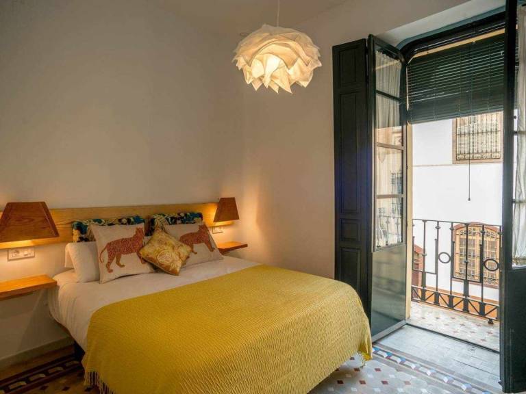 19th-century house, central Seville, 2 bedrooms, balcony, equipped kitchen, air conditioning, WiFi — photo 4