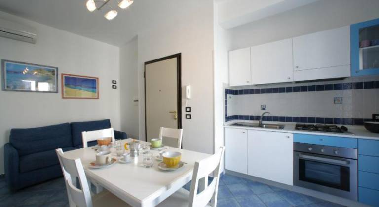 Beautiful apartment with BBQ & patio | Next to the beach | Pet-friendly — photo 3
