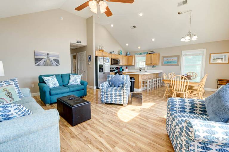 Beach Bound 1097 ft from the beach Dog Friendly, Hot Tub Kill Devil Hills — photo 5