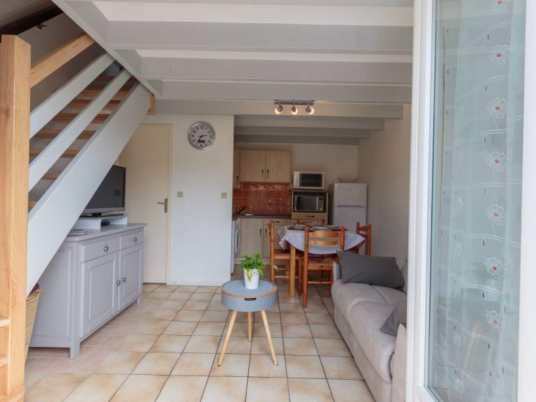 House with patio — photo 2