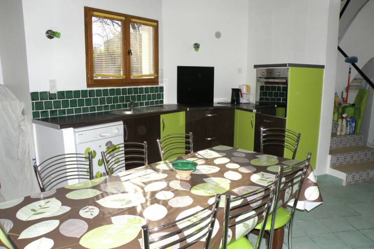 Fully equipped charming villa with private pool, BBQ & yard | Mountain view | Pet-friendly — photo 4
