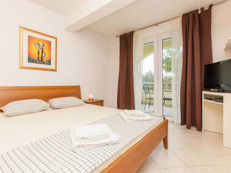Appartment für 2 Personen mit Pool, Okrug Gornji — photo 2
