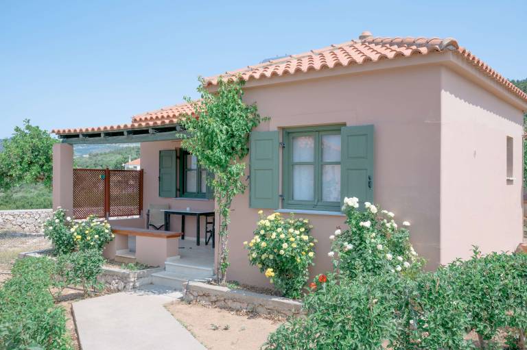 Cozy Gem with Access to a Sparkling Shared Pool