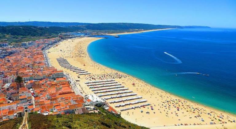 Vacation home with 2 rooms for 4 persons in Leiria