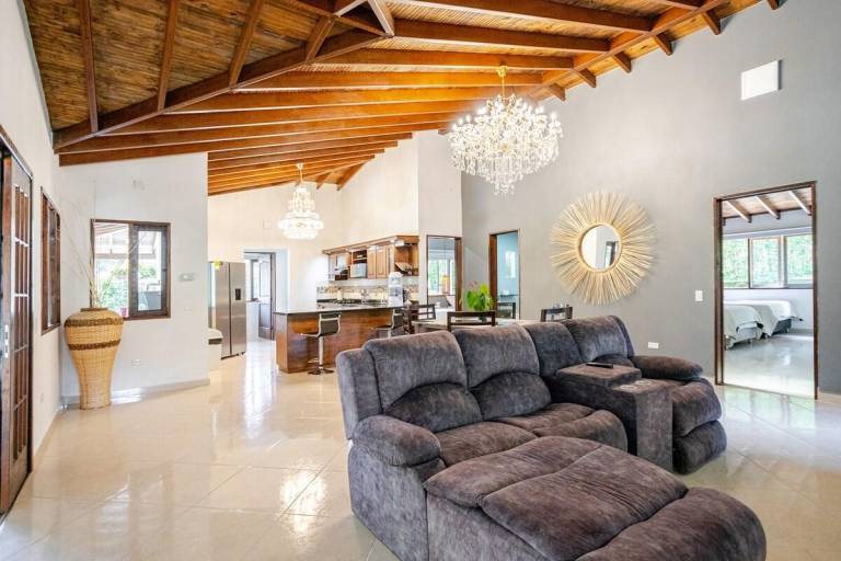 Luxury Villa 2 minutes away from JMC Airport in Envigado