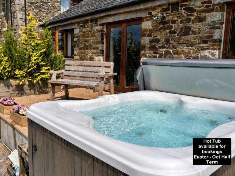 Vacation home with jacuzzi — photo 2