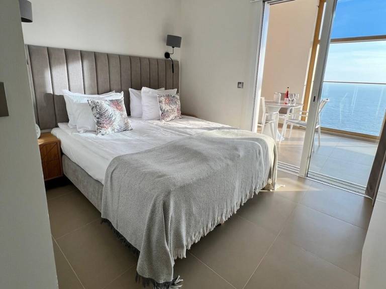 Fully equipped holiday apartment with hot tub, pool & sauna | Close to the beach | Good for workation | Dogs allowed in Benidorm