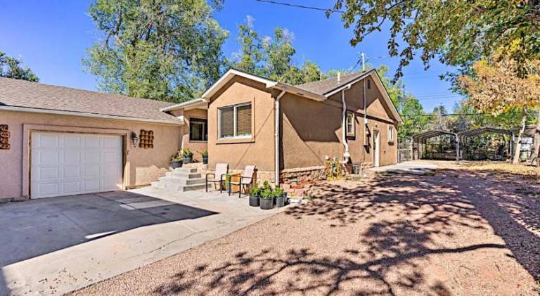 House with 6 rooms for 10 persons in Colorado Springs, CO