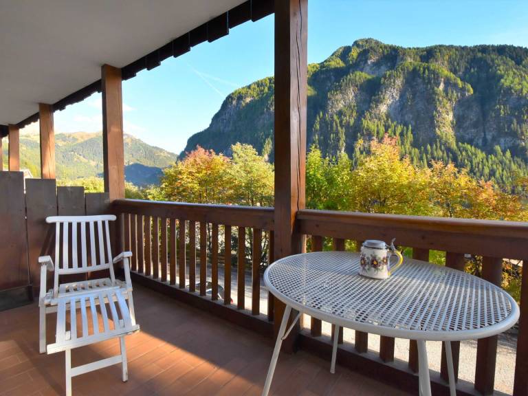 Family-oriented holiday apartment with patio | Mountain view | Pets are welcome — photo 2
