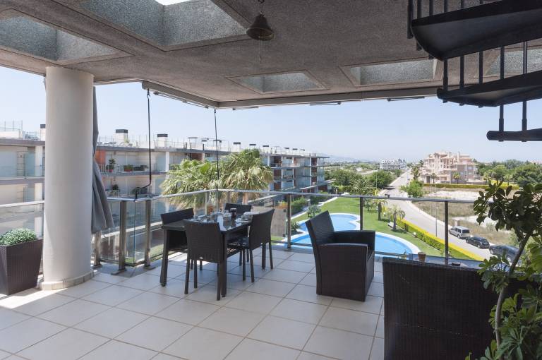 Rental apartment with yard, terrace & pool — photo 5
