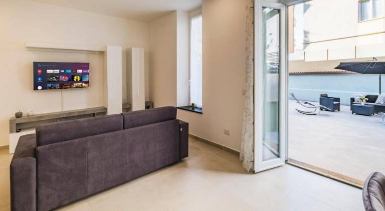 Holiday apartment with patio — photo 5