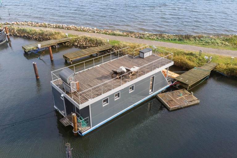 House with terrace & BBQ in Hvide Sande