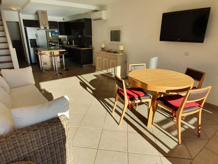 Apartment with pool — photo 5