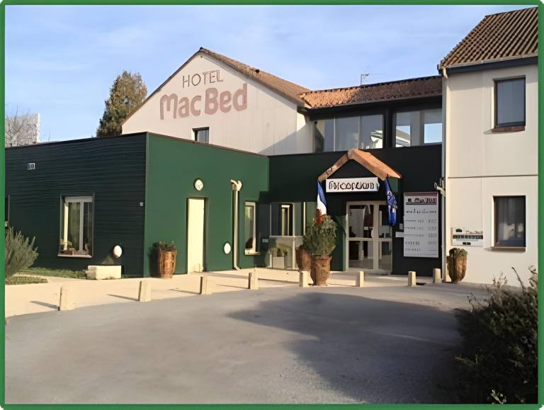 Hotel Mac Bed in Poitiers