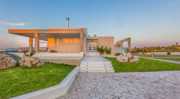 Fully equipped villa with private pool, terrace & yard | Good for workation | Pet-friendly — photo 3