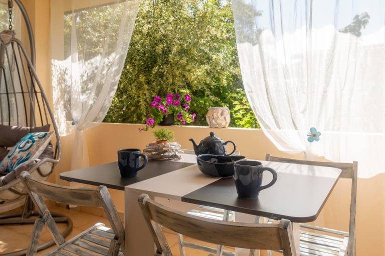 Apartment with patio & BBQ | Garden view — photo 3