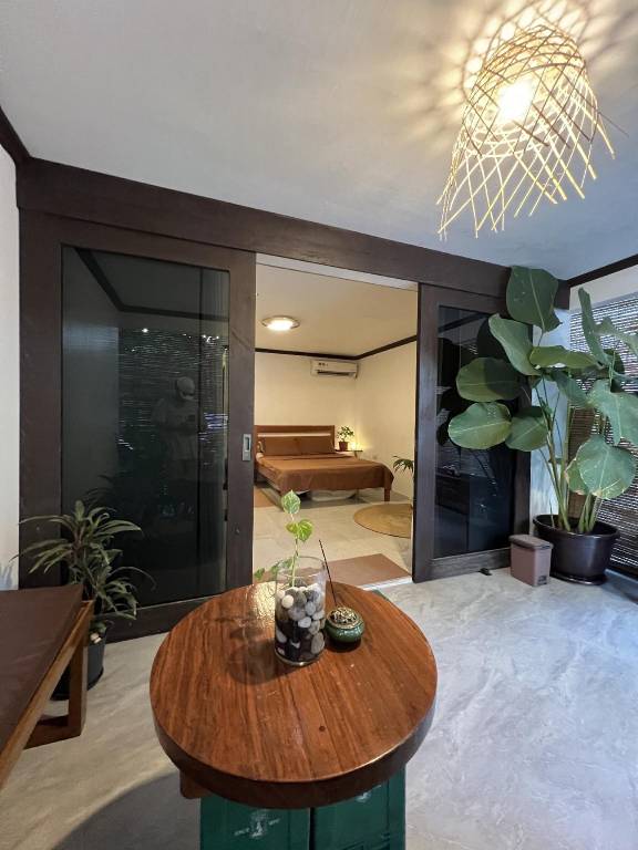 Vacation home with yard & patio | Beach nearby | Suitable for remote work | Pets allowed — photo 3