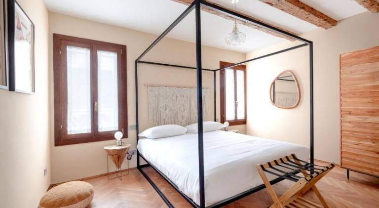 Holiday apartment with patio | Near Rialto Bridge in Venice